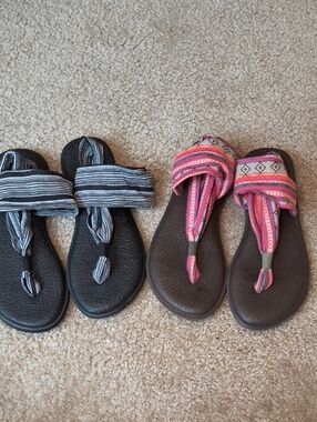 Sanuk Set Black & White Striped And Pink Pattern Fabric Strap Sandals Size 8 J32